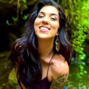 Meet your Posher, Courtnee